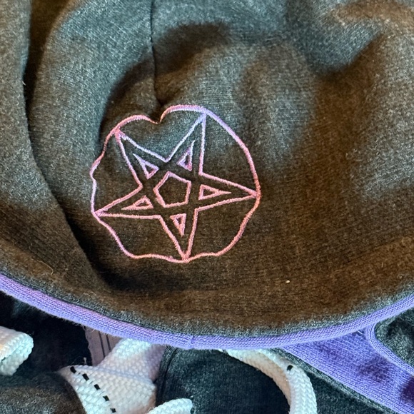 Salem MA Hockey Lace-Up Hoodie Sweatshirt Pentagram Collegiate Graphic Black S - Picture 7 of 13